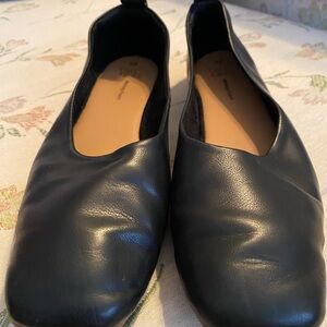 Black flats shoes. Great shape.  Time tru Size 8 1/2.  Great shape.